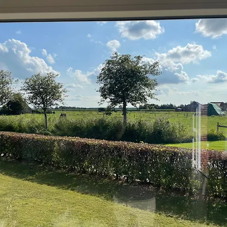 Wohnhaus In Luetetsburg Holiday home